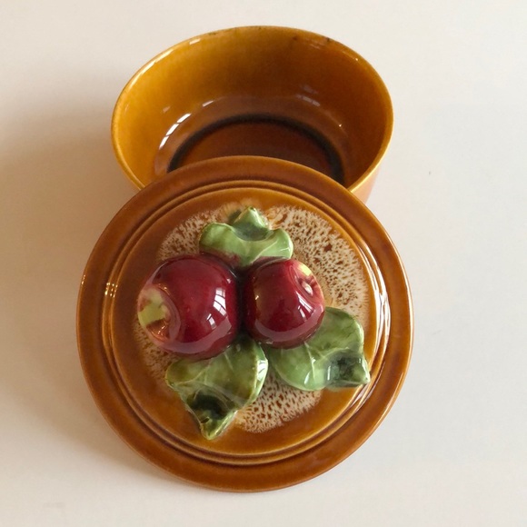 VTG Art Pottery Red Apple Caramel Ceramic Casserole Dish & Lid Made in U.S.A. - Picture 2 of 8